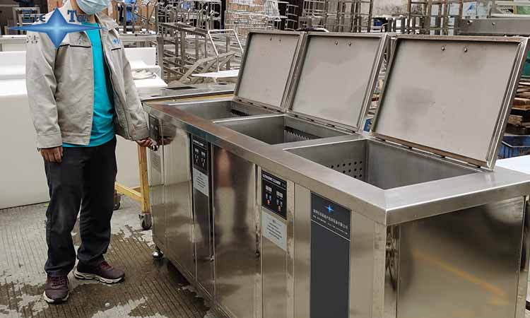 精密模具死角油污總洗不凈?20年非標(biāo)定制大型超聲波清洗機(jī),專治“洗不到” 精密模具死角油污總洗不凈?20年非標(biāo)定制大型超聲波清洗機(jī),專治“洗不到”